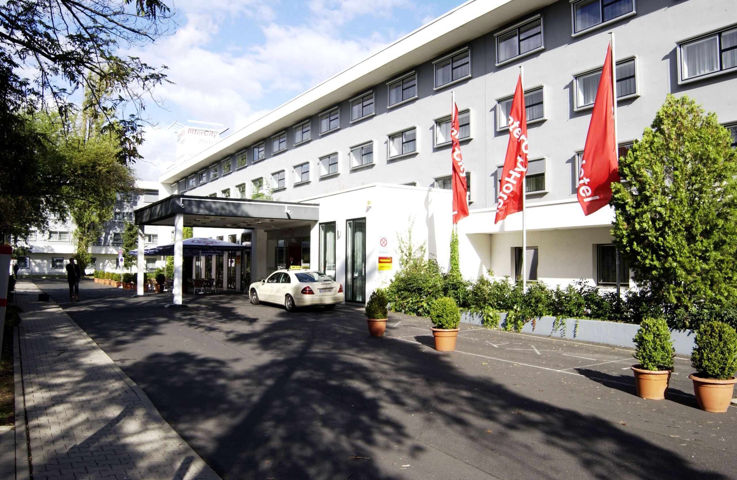 Hotel at FRA Airport Frankfurt - IntercityHotel Frankfurt Airport, exterior view